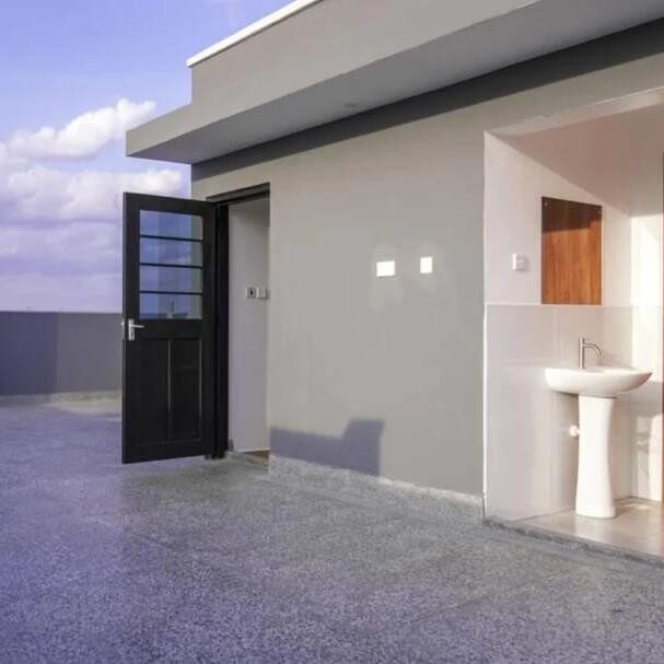 Rooftop terrace with service room and pedestal sink