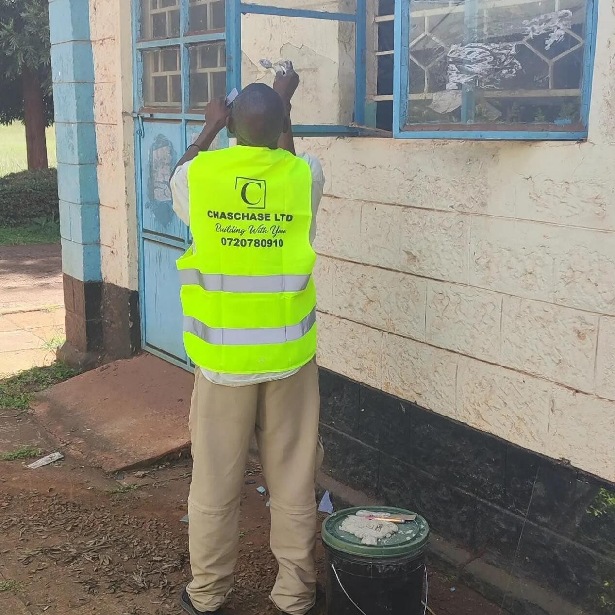 Chaschase worker refurbishing a campus building window